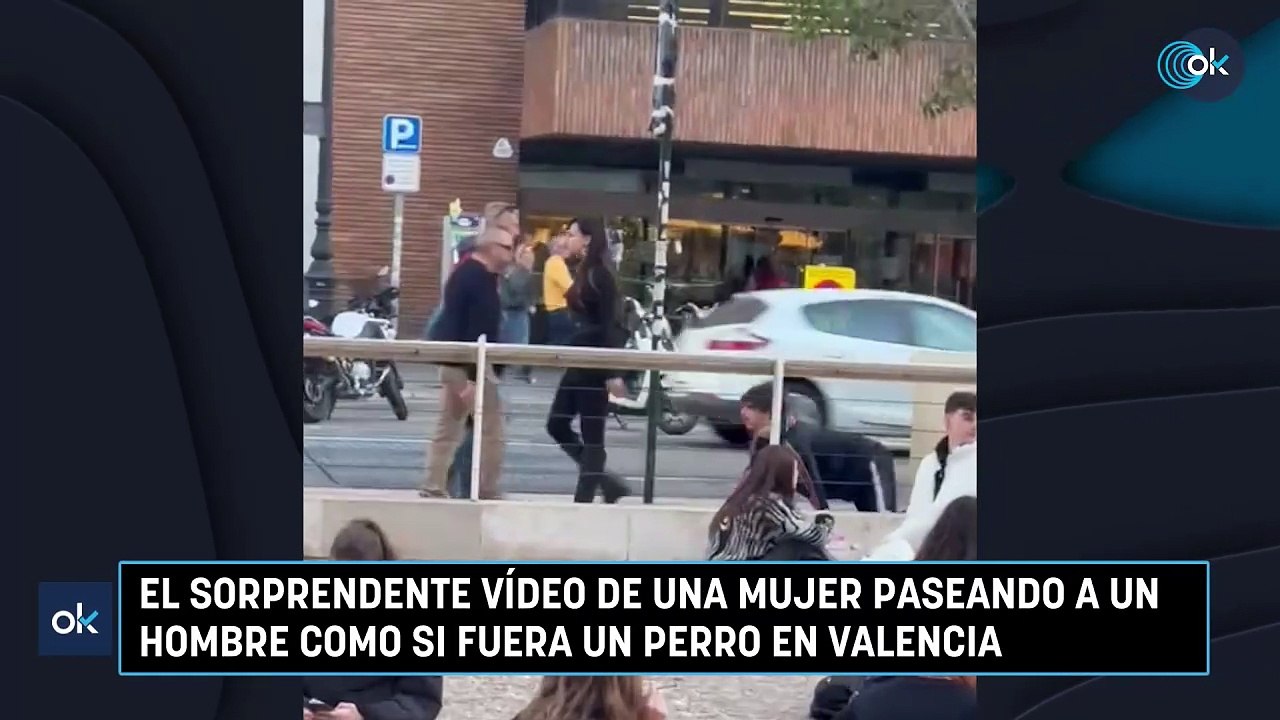 El sorprendente vídeo de una mujer paseando a un hombre como si fuera un  perro en Valencia