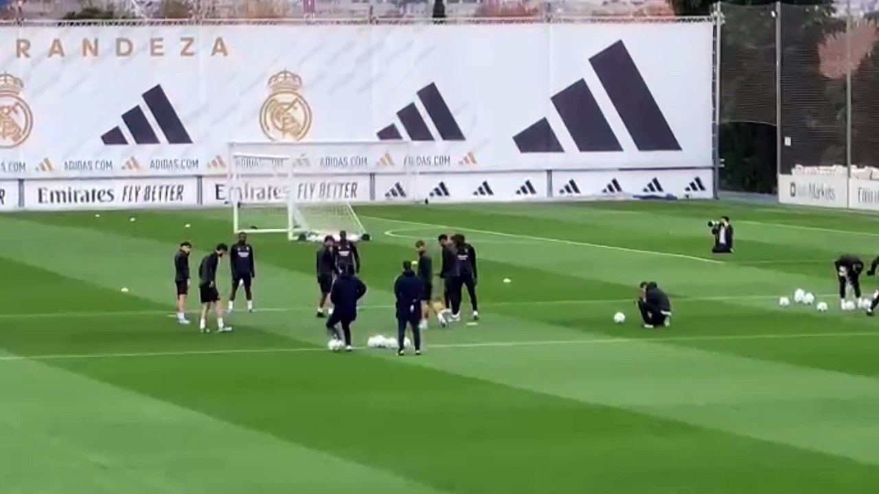 Entrenamiento del Real Madrid antes del partido de Champions ante el Nápoles