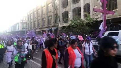 Meksika 25 Kasım kadın yürüyüşünden bir kesit