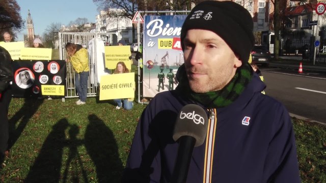 COP28 : Amnesty dénonce l'absence de respect des droits humains aux Emirats Arabes Unis devant l'ambassade à Bruxelles