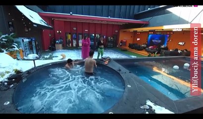 Momenti kur Buci e prek në të pasme Santianën