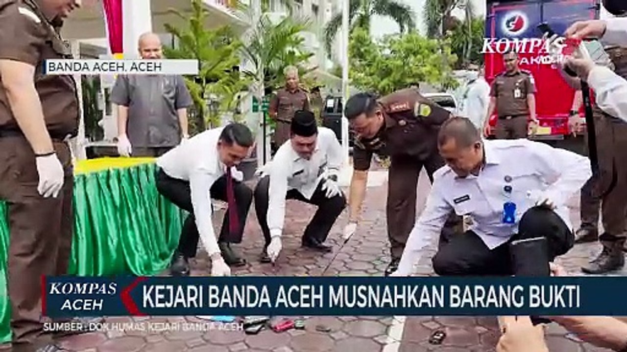 Kejari Banda Aceh Musnahkan Barang Bukti