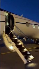 Así es por dentro el avión privado en el que viajó Javier Milei