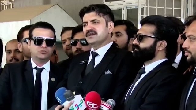 کب تک خان کی جھلک عوام سے چھپاۓ گئے | How long will you block the glimpse of Khan from the public, I am coming to Punjab now, do as many leaflets as you want, Chairman PTI Imran Khan's lawyer Sher Afzal Khan Marwat Barham.