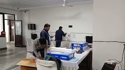 मिनी सचिवालय में समेटे जा रहे टीवी...देखें वीडियो