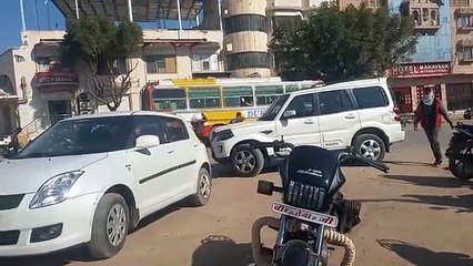 उखड़ी सडक़ पर दिल्ली गेट से लेकर विजयवल्ल्ब चौराहे तक सफर