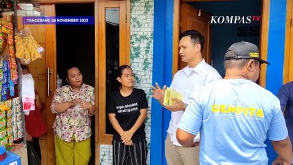 Momen TKN Prabowo-Gibran Bagi-bagi Susu ke Warga di Tangerang