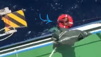 Philippines : le sauvetage miraculeux d'un pêcheur naufragé