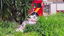 Caminhão tomba no Contorno Leste de Curitiba; motorista fica preso às ferragens