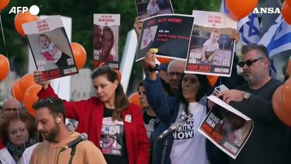 Israele, i familiari di Kfir e Ariel Bibas in piazza per chiedere il loro rilascio