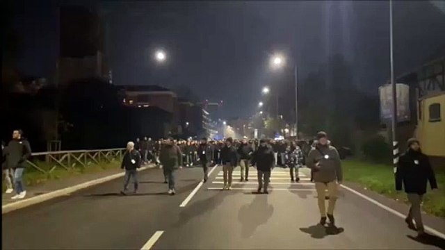 Milan-Borussia Dortmund, il corteo dei tifosi tedeschi verso San Siro