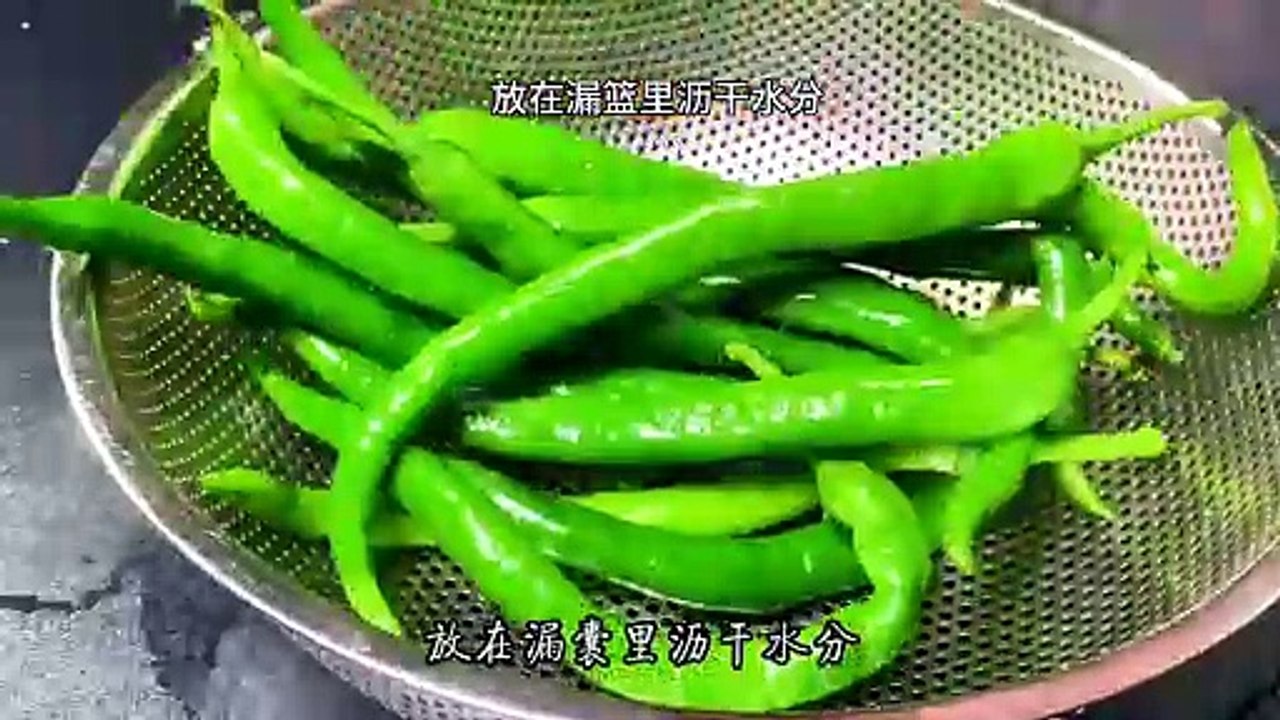 How to stir fry green peppers and scrambled eggs? It's delicious and easy to learn.  delicious food