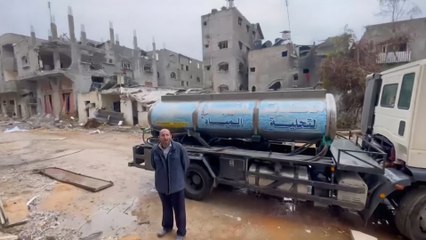 طال المسجد ومحطة تحلية المياه.. الجزيرة توثق آثار قصف الاحتلال لمنطقة بئر النعجة