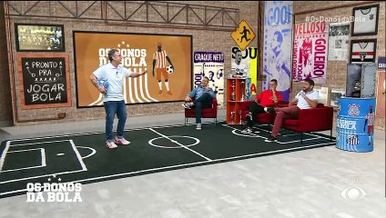 Velloso cai da cadeira na redação e câmera flagra a cena