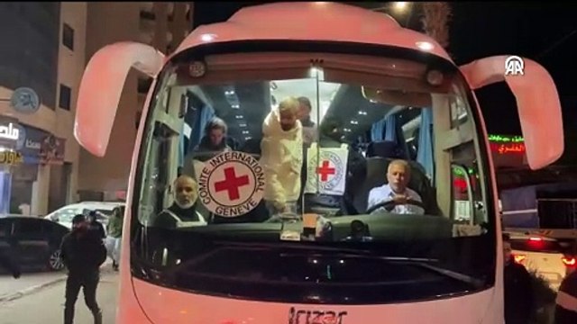 İsrail cezaevlerindeki 30 Filistinli kadın ve çocuk esir serbest