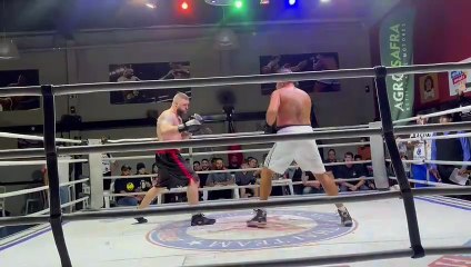 Apucaranense Magon ganha luta no boxe por nocaute