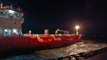 Zeytinburnu açıklarında karaya oturan tankerin mürettebatı kurtarıldı