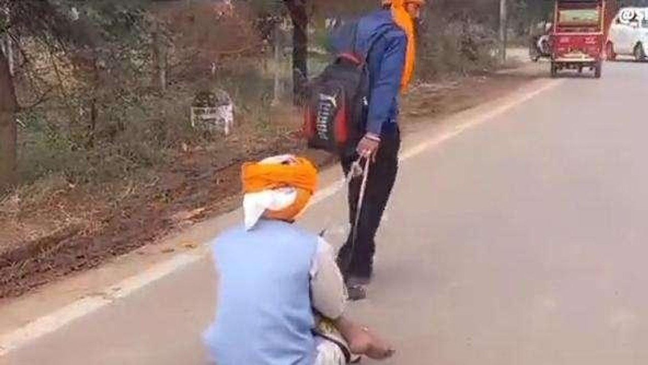 कलयुग का श्रवण कुमार: चाचा को कराए डुगडुगी से बाबा महाकाल के दर्शन