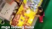 Tindero sa palengke, bistadong may ipinapahid sa isda! | GMA Integrated Newsfeed