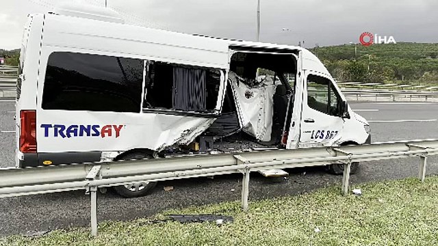 Eyüpsultan'da servis minibüsü kaza yaptı 6 işçi yaralandı