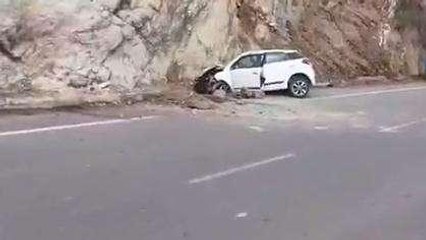 उदयपुर: हाईवे पर भीषण हादसा, कार पलटी मारते हुए पहाड़ी से टकराई और फिर