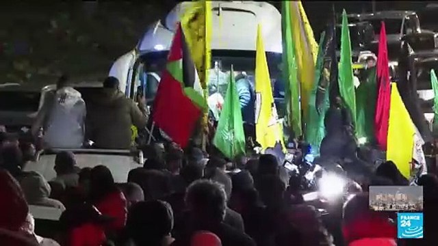 Israël-Hamas : des Palestiniens célèbrent l'arrivée de prisonniers libérés en Cisjordanie