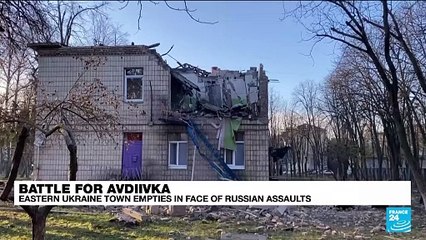 Russian forces advancing on Ukrainian town from all sides