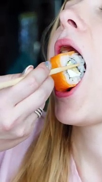 Tu risque d'attraper cet horrible parasite si tu manges des SUSHIS !