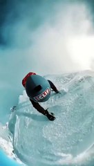 4634 metre yüksekliğe tırmanan dağcı