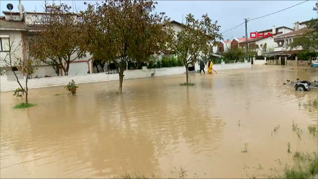 Silivri'de dere taştı; evleri su bastı