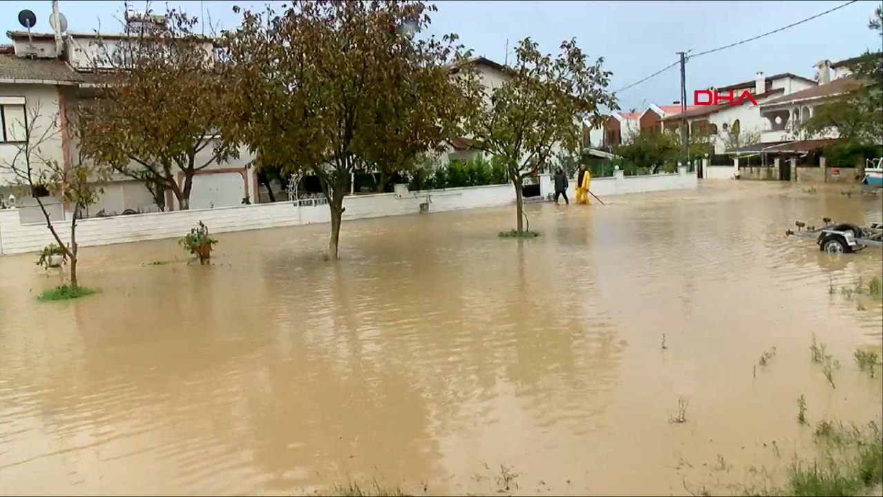 Silivri'de dere taştı; evleri su bastı