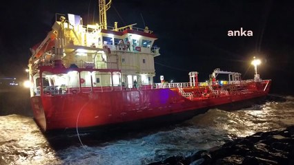 Zeytinburnu'nda Karaya Oturan Tankerde Mahsur Kalan 12 Kişi Kurtarıldı