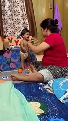 Saman ke liye lad rahi hai phir end mein dekho kya hua... #mummanyukti #medhavadi #mumma #baby #papakigundi