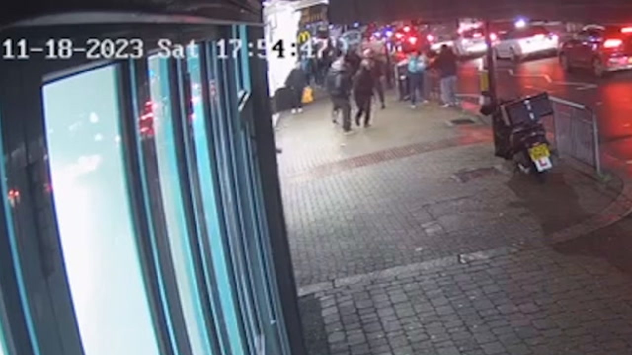 Deliveroo driver beaten by rival couriers in To...