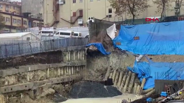 Bağcılar'da inşaatın istinat duvarı çöktü