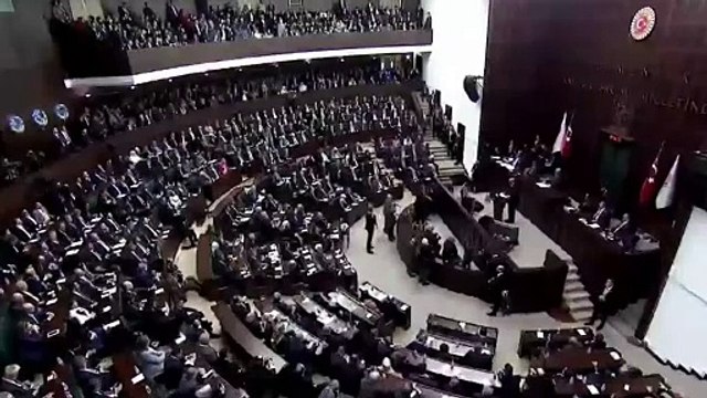 ÖZGÜR ÖZEL'E 'PERVİN CHAKAR' GÖNDERMESİ
