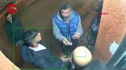 Télécharger la video: Bir ayda ikinci saldırı: Kiliseye zorla girmeye çalıştılar!