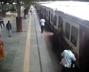 आरपीएफ जवान ने महिला यात्री की जान बचाई