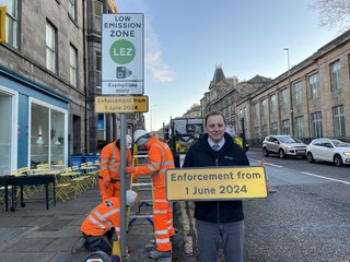 Edinburgh LEZ: roll-out of signs across the capital 6 months ahead of launch next summer