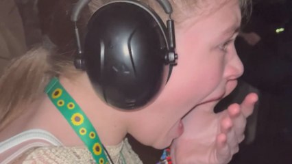 Girl has an extreme reaction to seeing her favorite Melanie Martinez in her concert