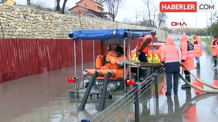 Bakırköy'de Sağanak Yağış Sonrası Sahil Yolu Su Altında Kaldı