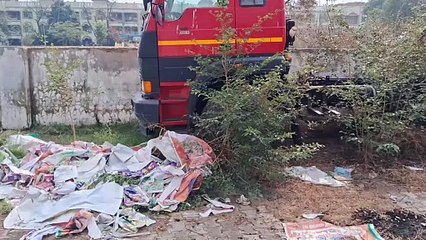 साढ़े पांच साल से खड़े फायर चेसिस, अब मान लीजिए कबाड़, देखें वीडियो
