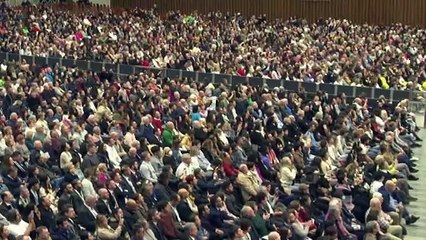 El papa, con dificultades para respirar y debilitado por una gripe