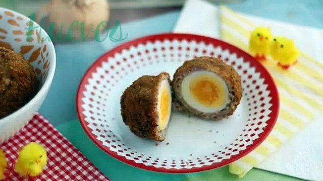 Huevos escoceses, cubiertos y rebozados