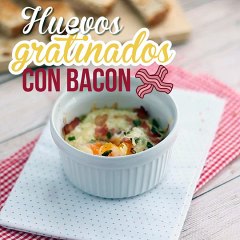 Huevos gratinados con bacon y cebollino