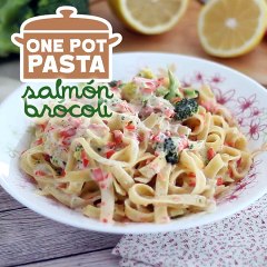 One pot pasta, tagliatelles de salmón y brócoli