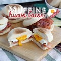 Muffins inglesas con huevo y bacon