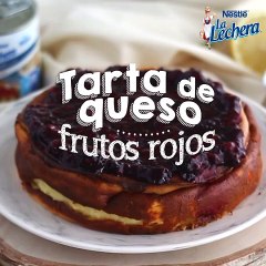 Tarta de queso de leche condensada y compota de frutos rojos