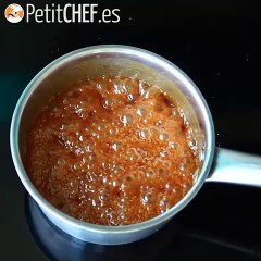 Pastel cremoso de chocolate y caramelo salado