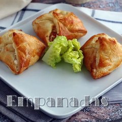 Empanadas de salmón ahumado y queso de cabra
